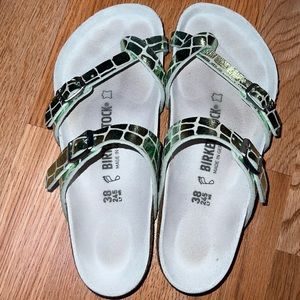 Mayari- Two strap Sandal - Green Neon reptile